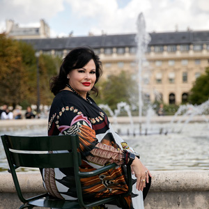Angeline Boulley in paris by fountain